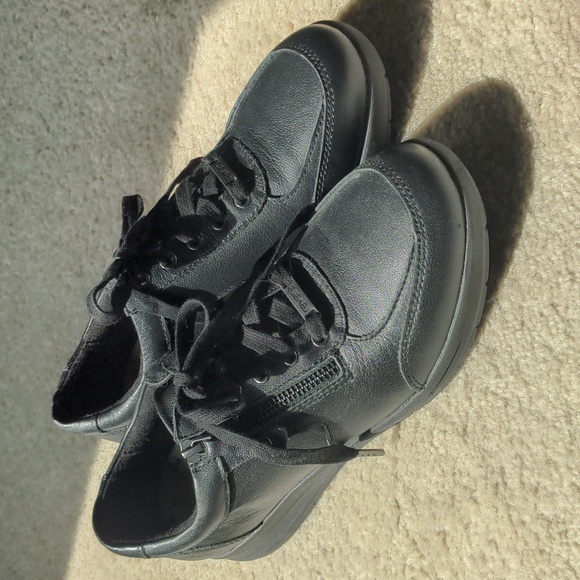 Revere Boston Women's Side Zip Comfort Casual Sneaker, new wo tag - Picture 3 of 4